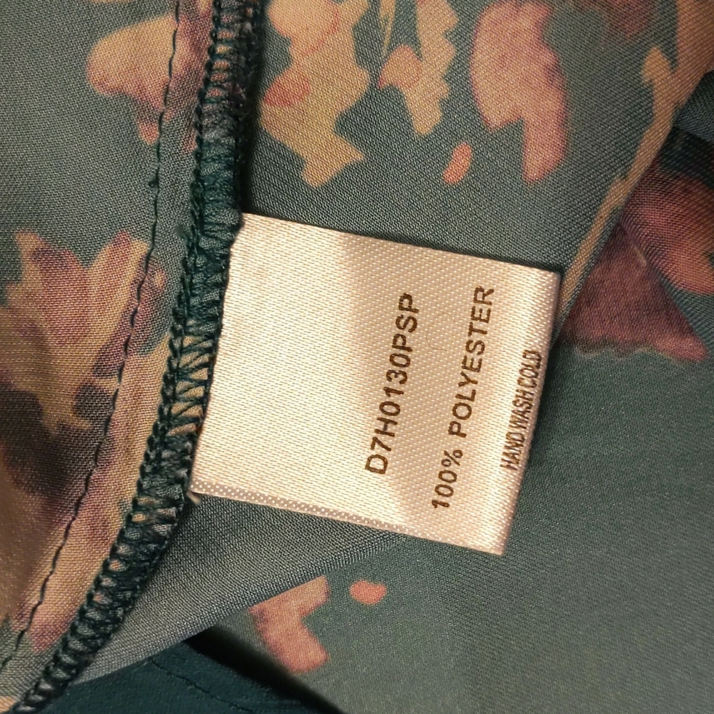 ✨5/$25✨ NWOT Devlin floral bell sleeve top - Picture 10 of 11